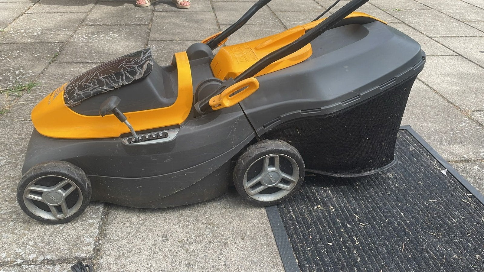 Stiga Collector 132e Accu Grasmaaier met 2 accu's en lader, Tuin en Terras, Ophalen, Cirkelmaaier, Gebruikt, Stiga
