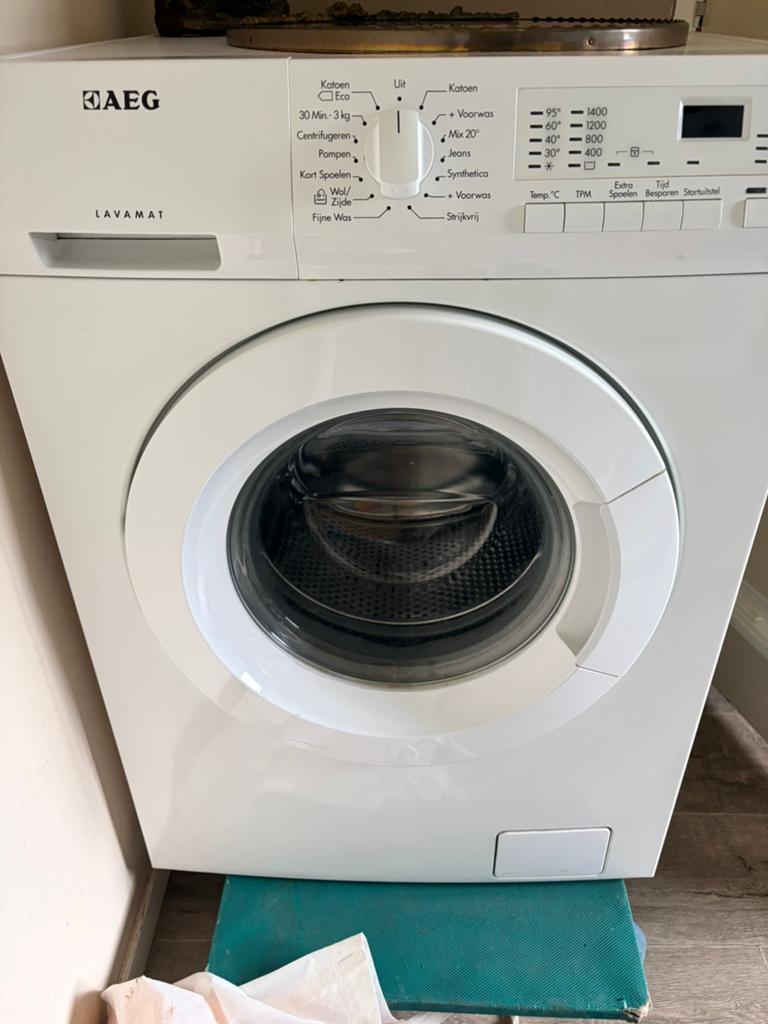 AEG wasmachine 6kg, Witgoed en Apparatuur, Wasmachines, Zo goed als nieuw, Voorlader, 4 tot 6 kg, 85 tot 90 cm, 1200 tot 1600 toeren