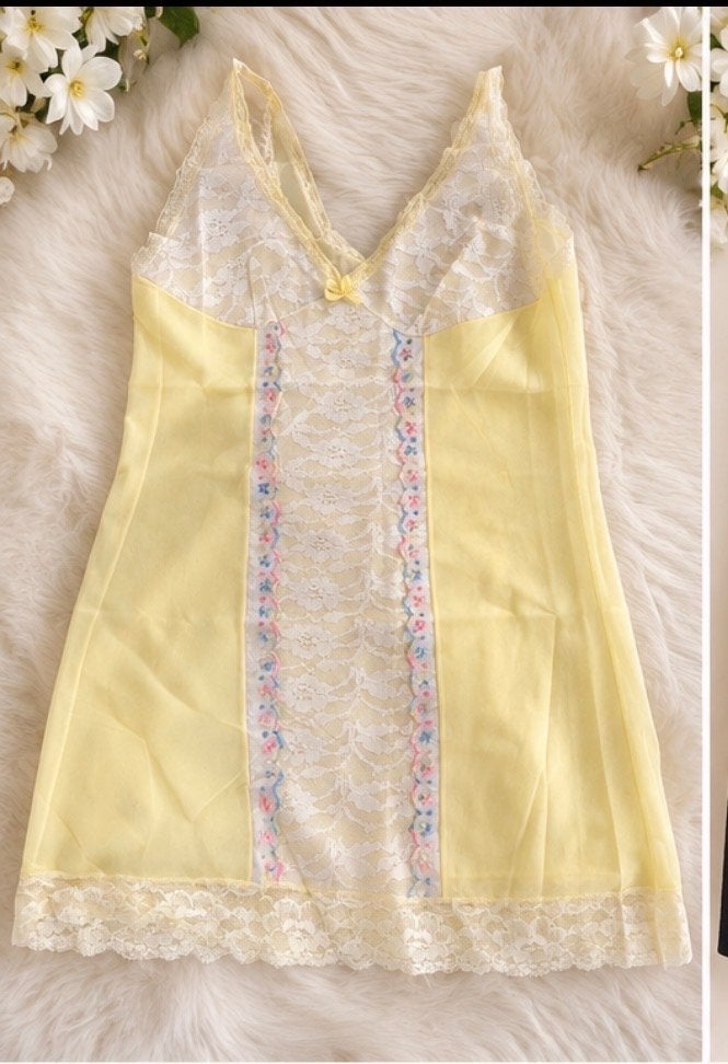 Vintage onderjurk S polyester - nooit gedragen, Verzenden, Geel, Nachtkleding
