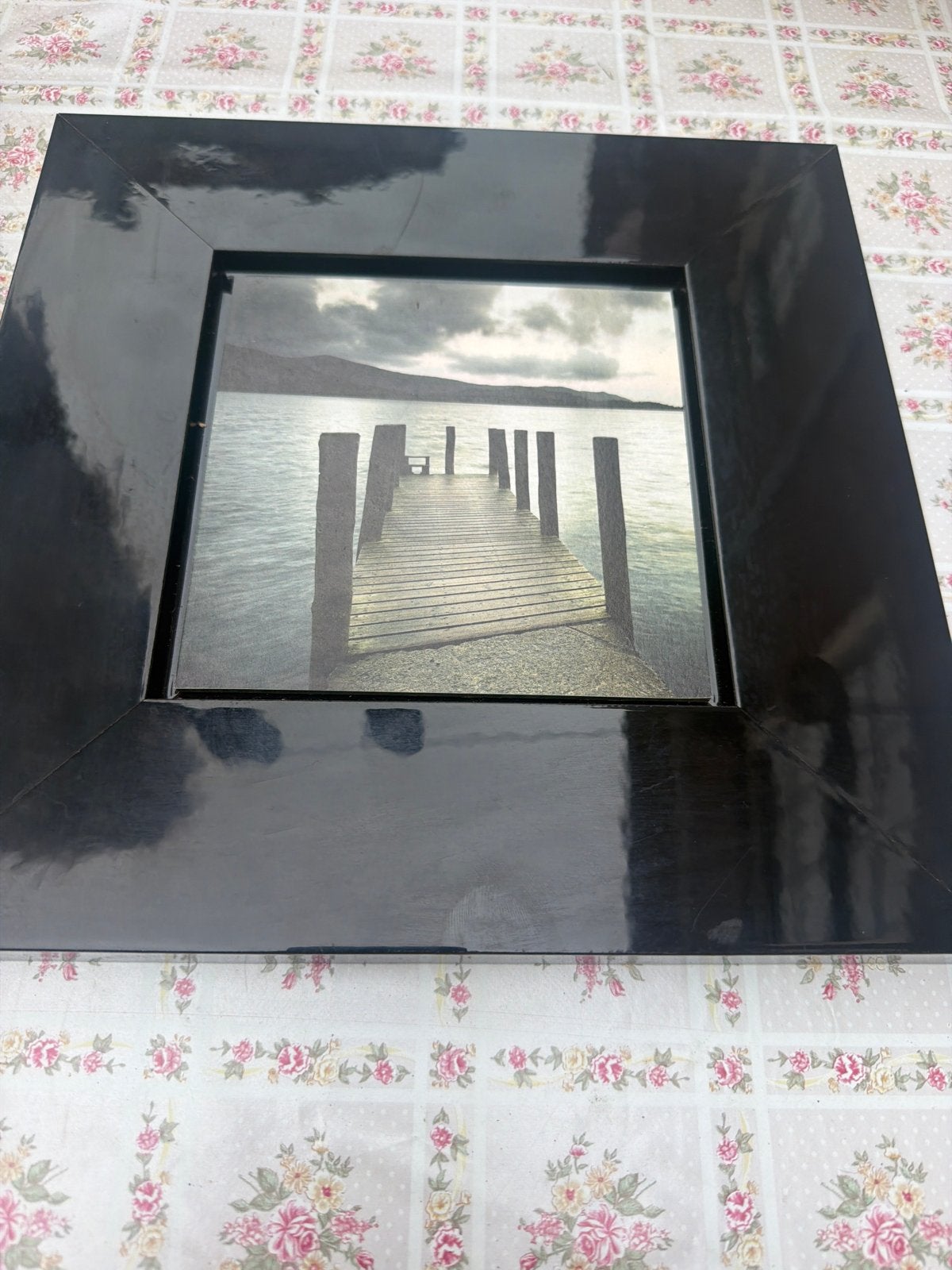 Schilderij met steiger aan het water, Minder dan 50 cm, Ophalen of Verzenden, Zo goed als nieuw, Schilderij