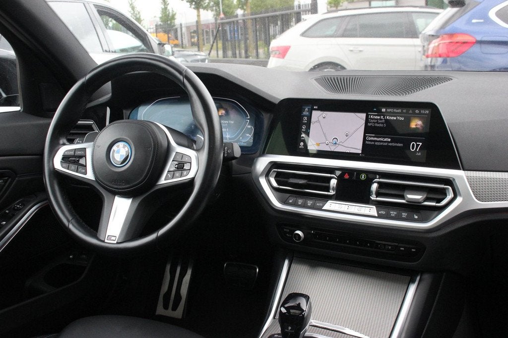 BMW 3-serie Touring 330e eDrive Edition M Sport | Panoramada, Automaat, 1998 cc, Achterwielaandrijving, Gebruikt