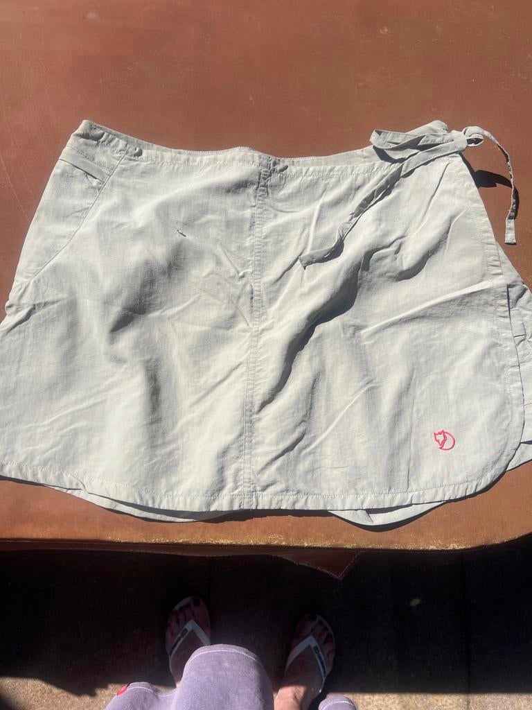 Fjällräven Skort - Lichtgrijs - Maat 44, Maat 42/44 (L), Ophalen of Verzenden, Grijs, Gedragen