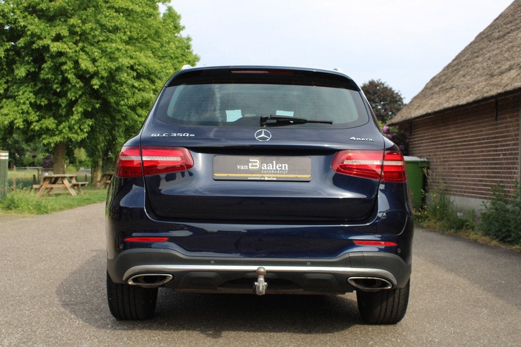 Mercedes-Benz GLC 350e 4MATIC AMG STYLE PANO 360 CAMERA TREK, Auto's, Automaat, Gebruikt, 4 cilinders, 2000 kg