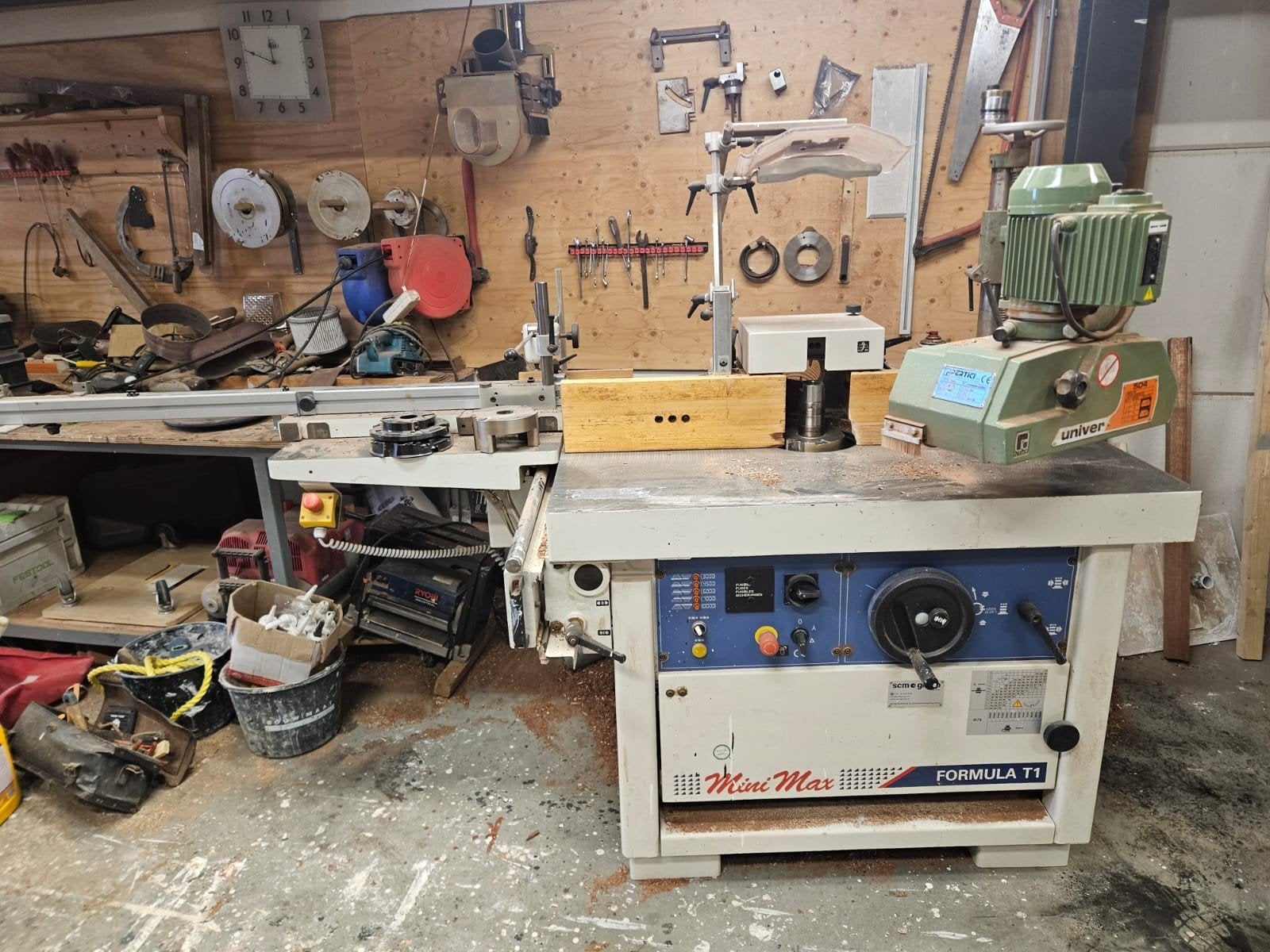 Te koop hout Freesbank met aanvoerwals en zijroltafel, Ophalen