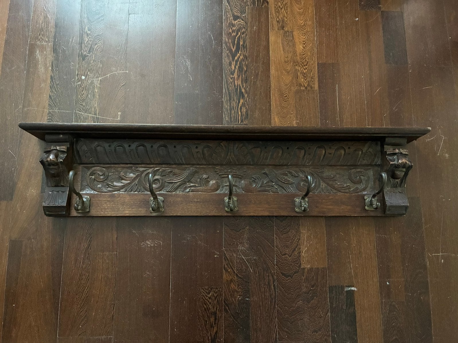 Antieke houten kapstok met houtsnijwerk – 5 haken – 104 cm, Ophalen