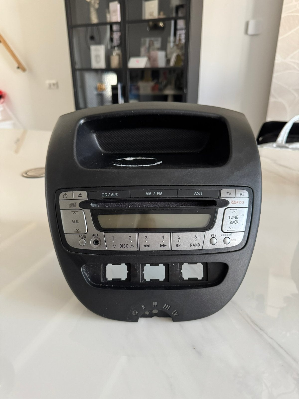 Auto radio peugeot 107 citroen C1 Toyota Aygo, Auto diversen, Ophalen, Gebruikt