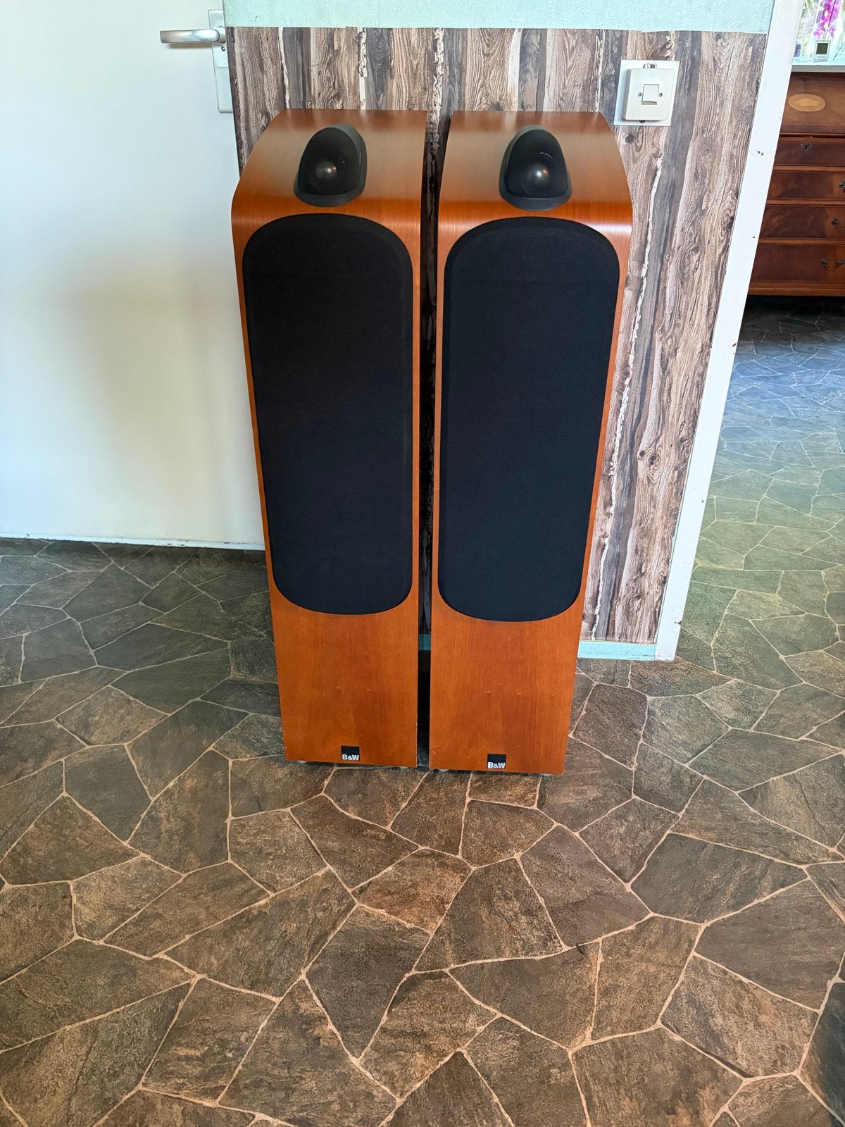 B&W 704 Vloerstaande Luidsprekers - Goede Staat, Ophalen, 150 watt of meer, Vloerstaande luidspreker, Bowers & Wilkins (B&W)