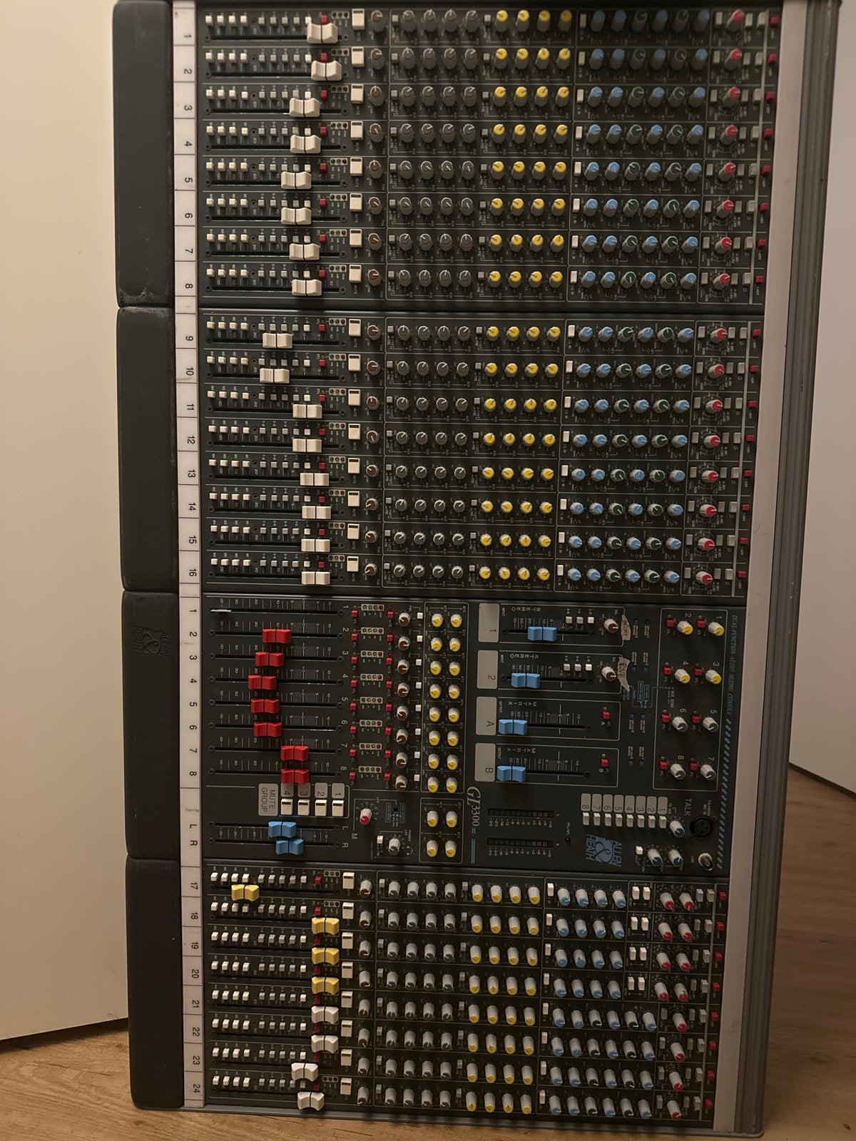 Allen & Heath GL3300 Mengpaneel - 24 kanalen, Ophalen, Gebruikt, 20 kanalen of meer, Microfooningang