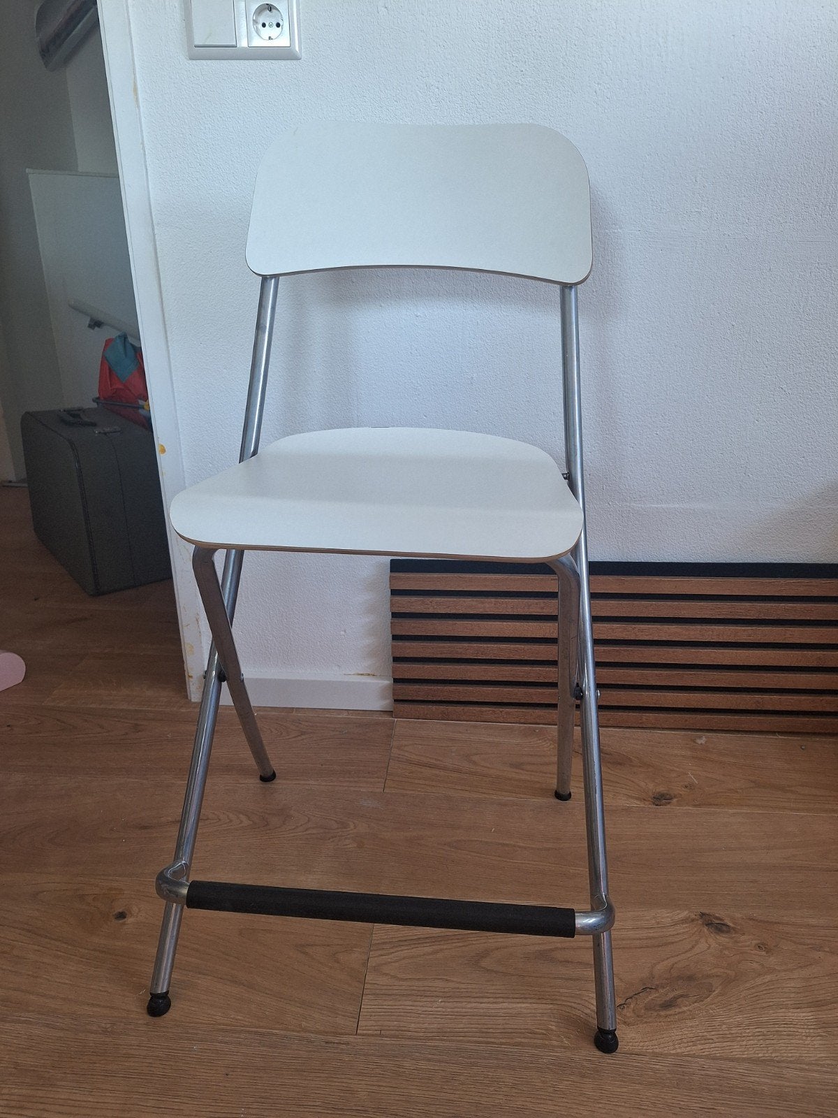 Ikea Witte opvouwbare barkruk met metalen frame, Ophalen, Gebruikt, Wit, Modern, Praktisch