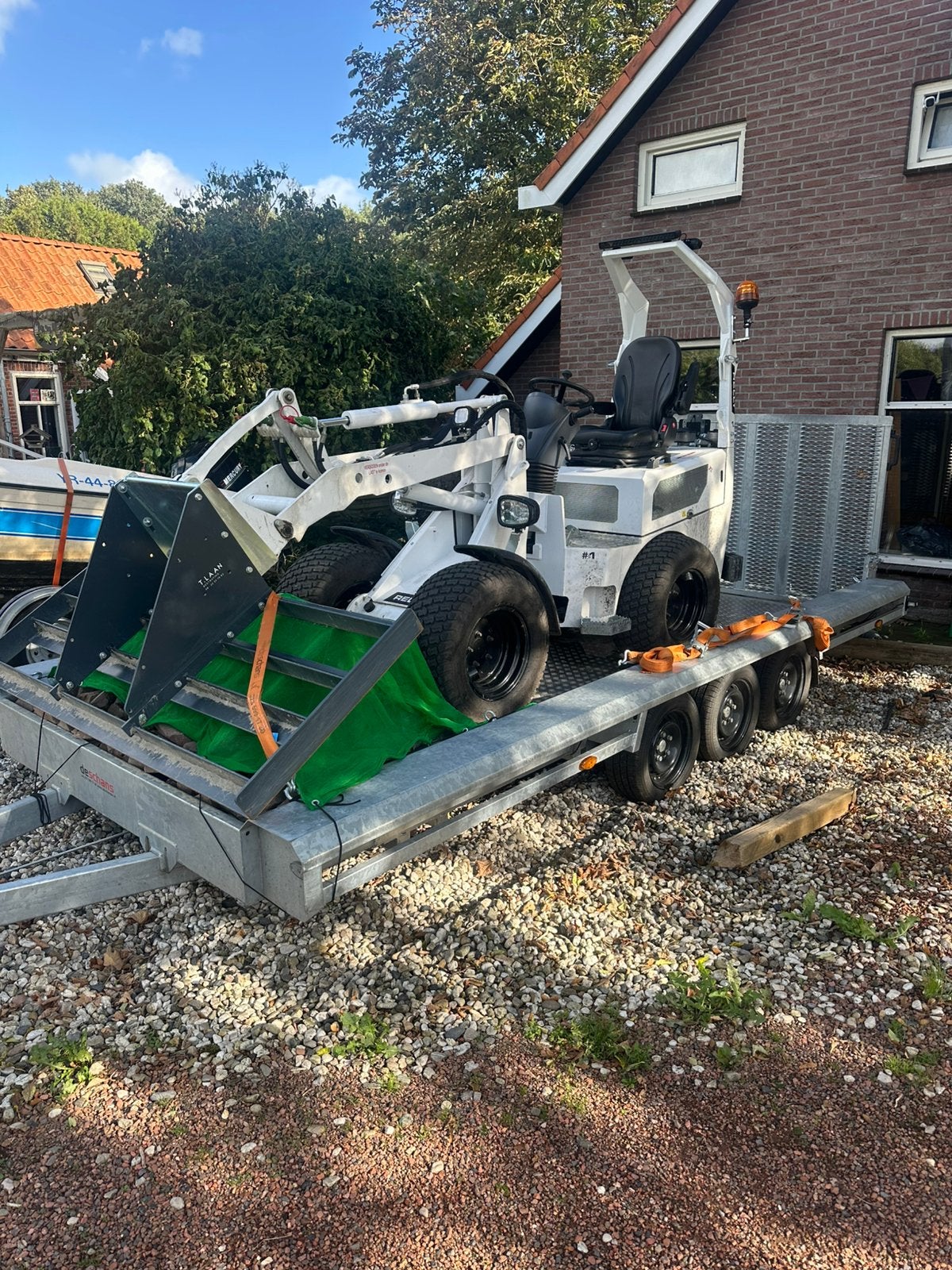 Relly 1.3c shovel te huur