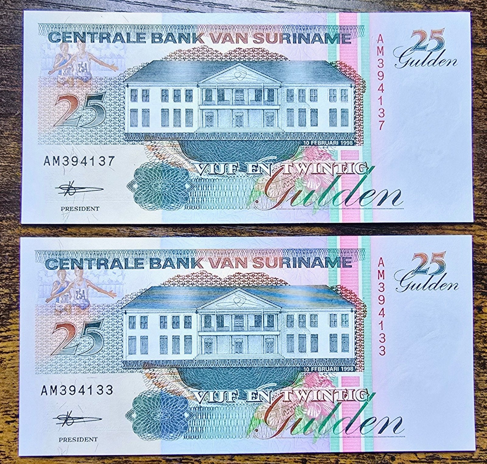 2x 25 Gulden biljetten Suriname 1998 - Centrale Bank, Ophalen of Verzenden