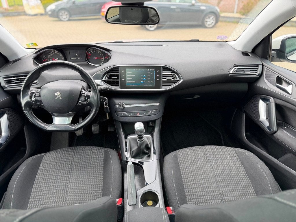 Peugeot 308 1.2 / Facelift model/ Blue Lease Executive/ NAP/, Auto's, Voorwielaandrijving, Stof, Gebruikt, Euro 6
