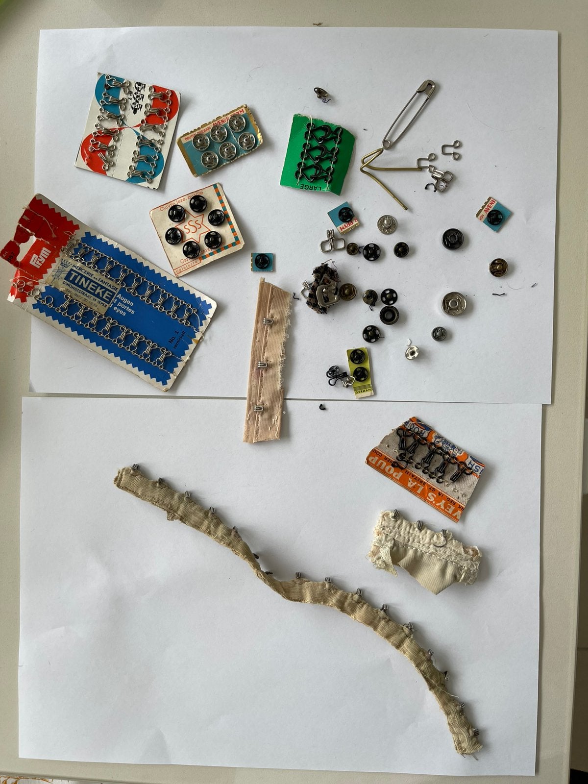 Grote partij vintage fournituren (haak-en-oog, drukknopen), Hobby en Vrije tijd, Naaien en Fournituren, Zo goed als nieuw, Ophalen of Verzenden