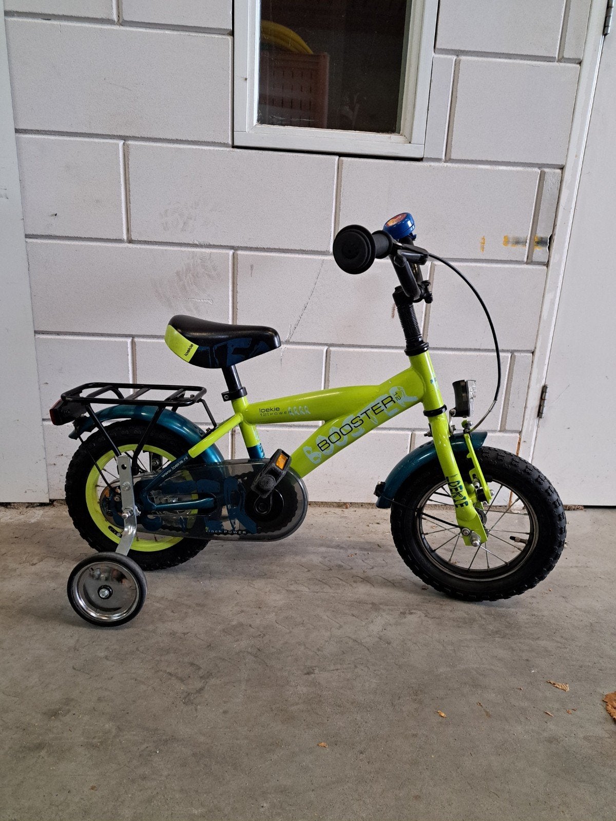 Loekie Booster 12 inch kinderfiets, Fietsen en Brommers, Ophalen, Terugtraprem, Zijwieltjes, Gebruikt