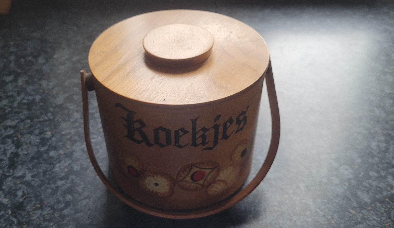 Oma's koektrommel van hout beschilderd en met hengsel, Ophalen of Verzenden