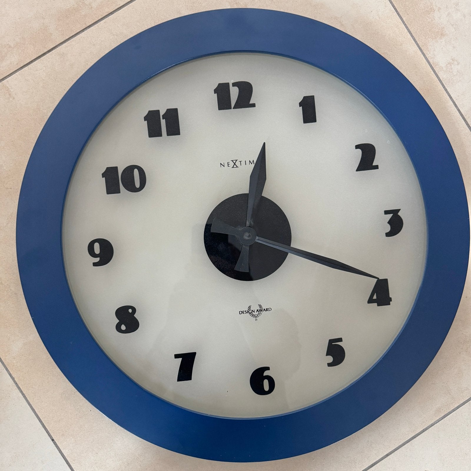 Nextime wandklok 90-er jaren, Huis en Inrichting, Wandklok, Analoog, Werkt op batterijen, Ophalen of Verzenden