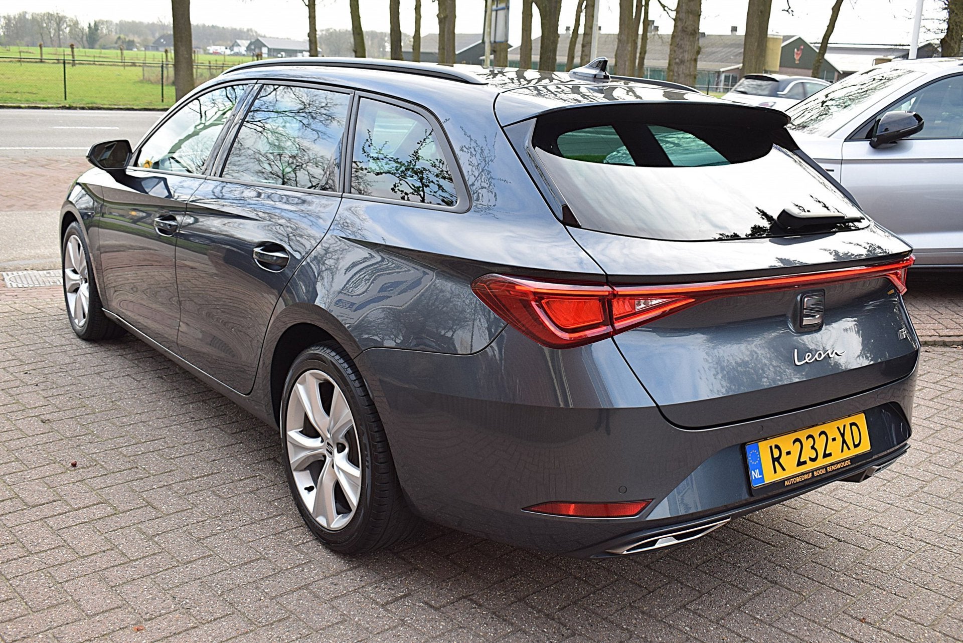 Seat Leon Sportstourer 1.5 eTSI FR Business Intense AUTOM/AD, Auto's, 4 cilinders, Leon, Leder en Stof, Lichtsensor