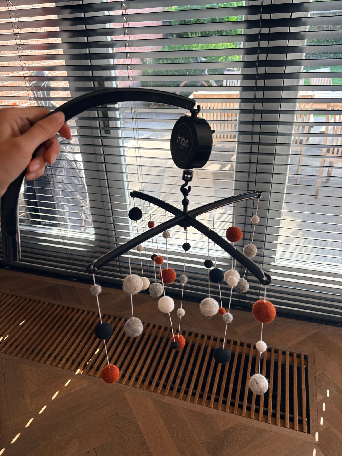 Muziek Mobiel Vilt Bolletjes Roest - Kiekepiep, Kinderen en Baby's, Ophalen, Zo goed als nieuw, Mobiel, Met geluid