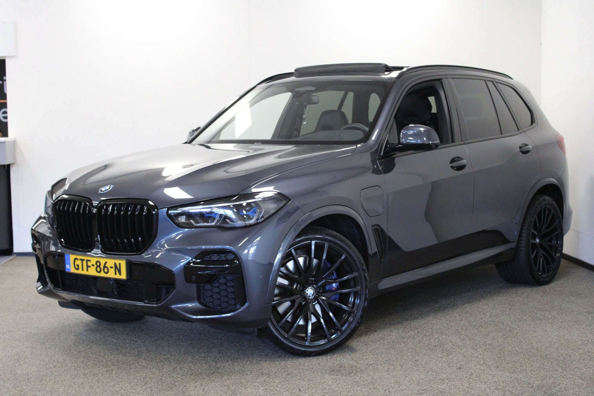 BMW X5 xDrive45e M-sport Soft-close|Laser|B&W|4 wiel best.|P, Gebruikt, Leder, Vierwielaandrijving, Hybride Elektrisch/Benzine