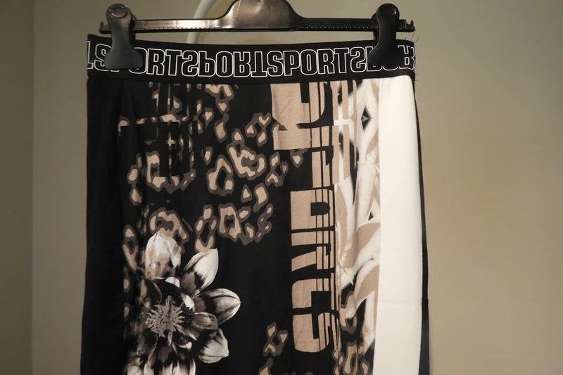 Marccain mooie rok voorkant in print band tekst print N3/M, Kleding | Dames, Maat 38/40 (M), Zo goed als nieuw, Marccain, Onder de knie