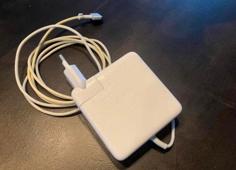 Apple MagSafe 2 oplader 85W. €50., Computers en Software, Laptop-opladers, Ophalen of Verzenden, Zo goed als nieuw