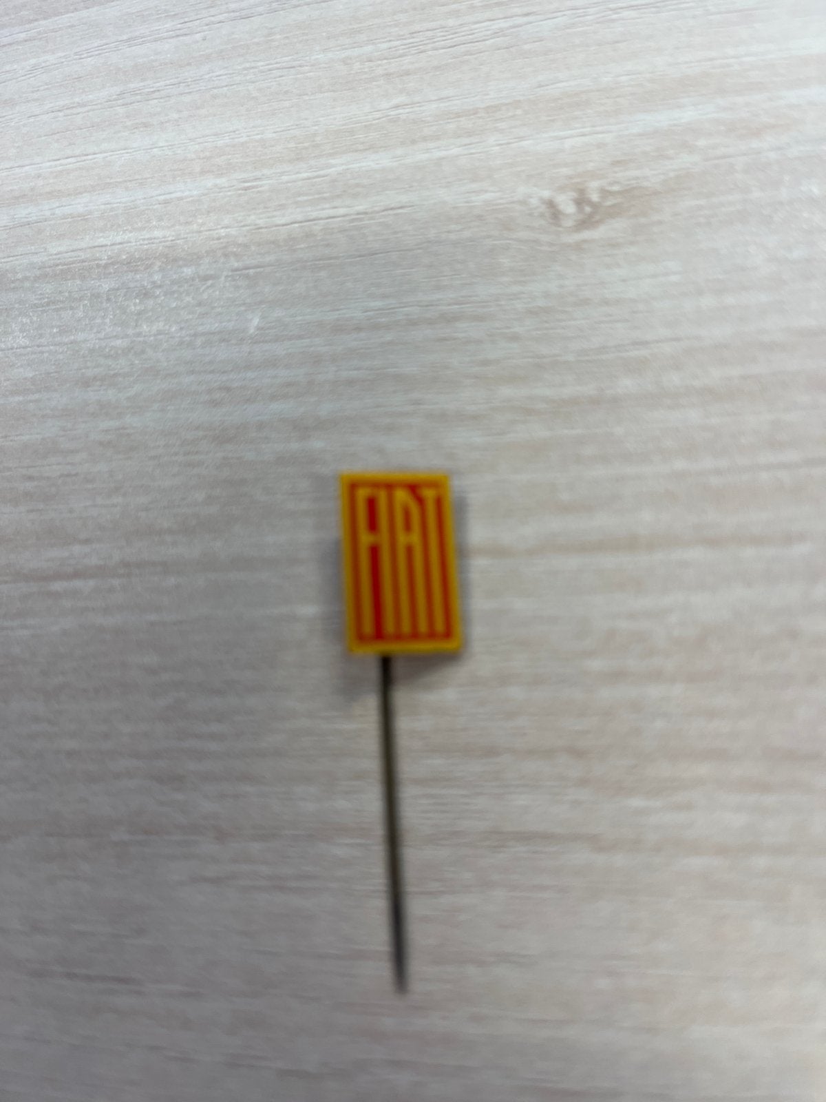 Vintage Fiat Speldje - Zo goed als nieuw, Ophalen of Verzenden, Zo goed als nieuw, Merk, Speldje of Pin