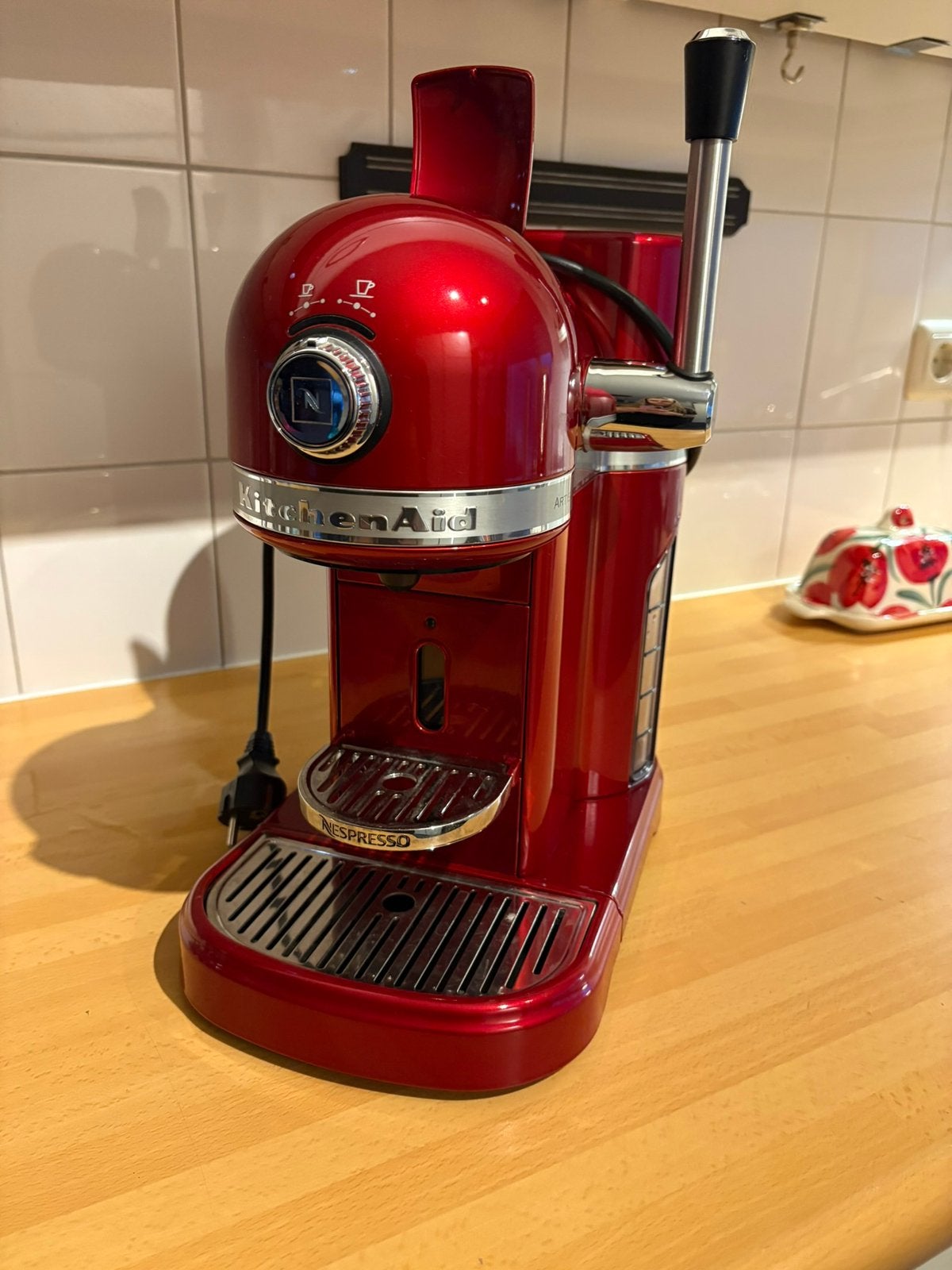 KitchenAid Nespresso Artisan Koffiemachine Rood, Ophalen, Espresso apparaat, Zo goed als nieuw, 1 kopje