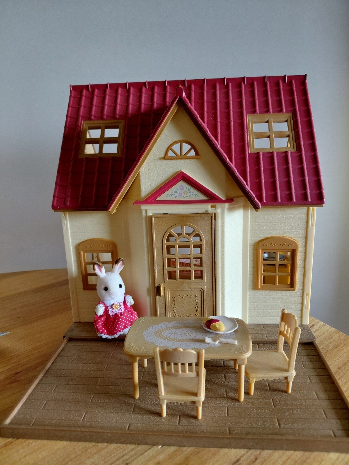 Sylvanian families startershuis met puntdak compleet/huisje, Kinderen en Baby's, Speelgoed | Poppenhuizen, Ophalen of Verzenden