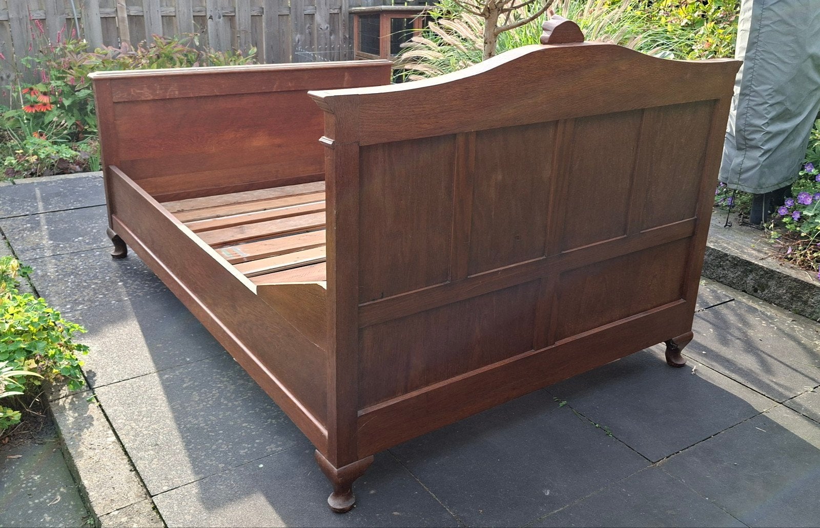 Antiek Eikenhouten Bed met Sierlijk Hoofdbord, Ophalen