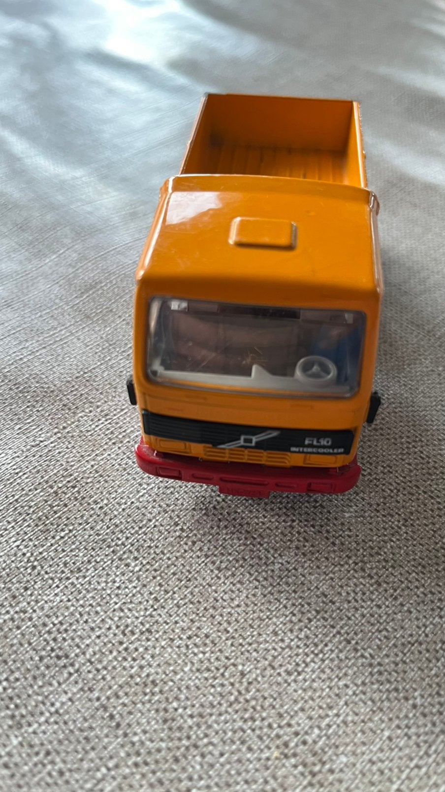 Siku Volvo FL10 intercooler oranje, Ophalen of Verzenden, Gebruikt