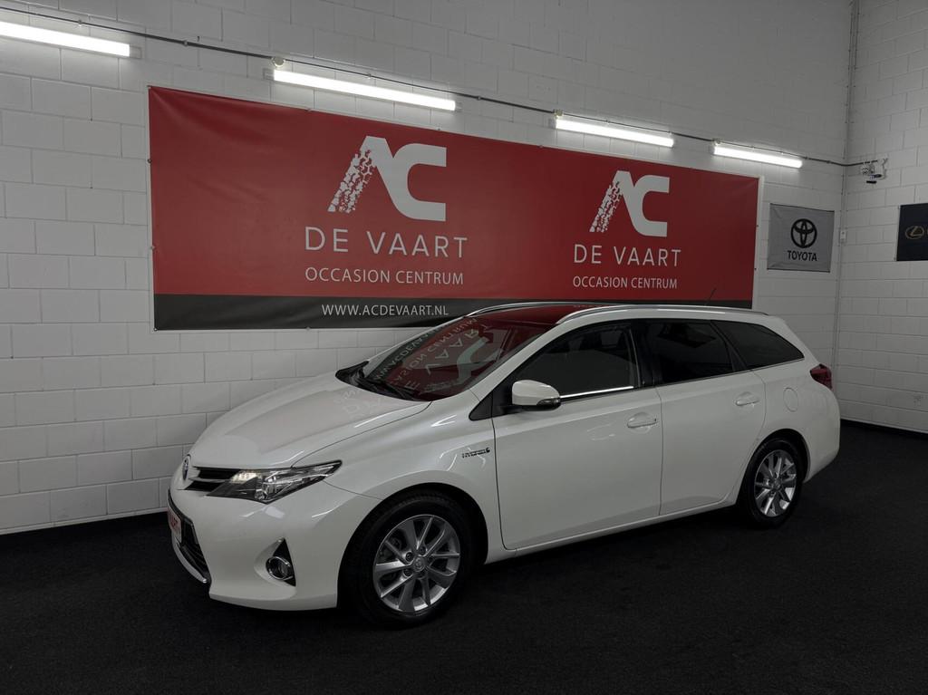 Toyota Auris 1.8 Hybrid Lease+ - NAVI/PANODAK/CAMERA/NAP, Auto's, Toyota, Euro 5, 136 pk, Gebruikt, Wit