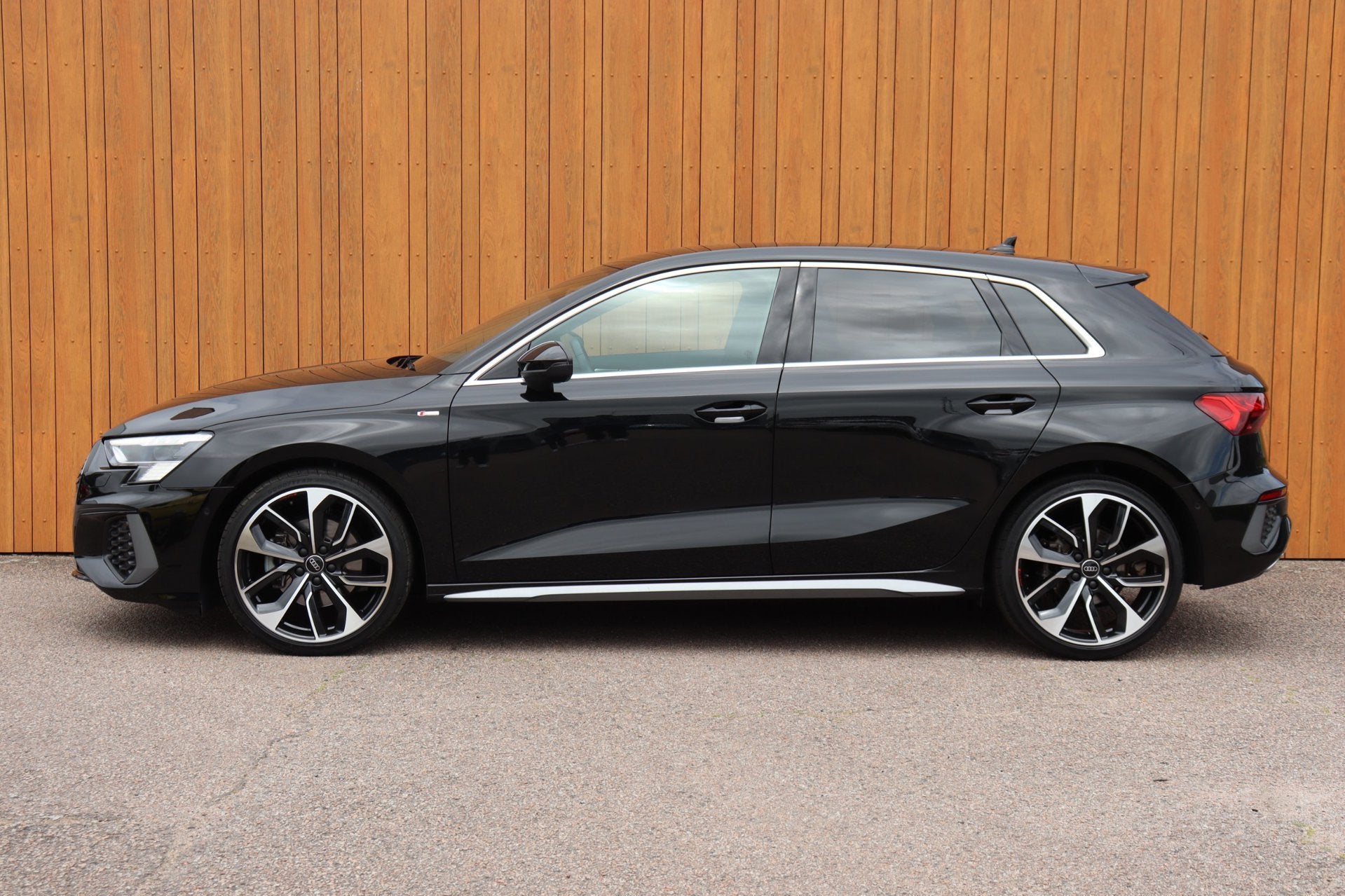 Audi A3 Sportback 35 TFSI S-Line orgNL h.leer+el+mem+vw matr, 12 maanden, 4 cilinders, Leder en Stof, Zwart