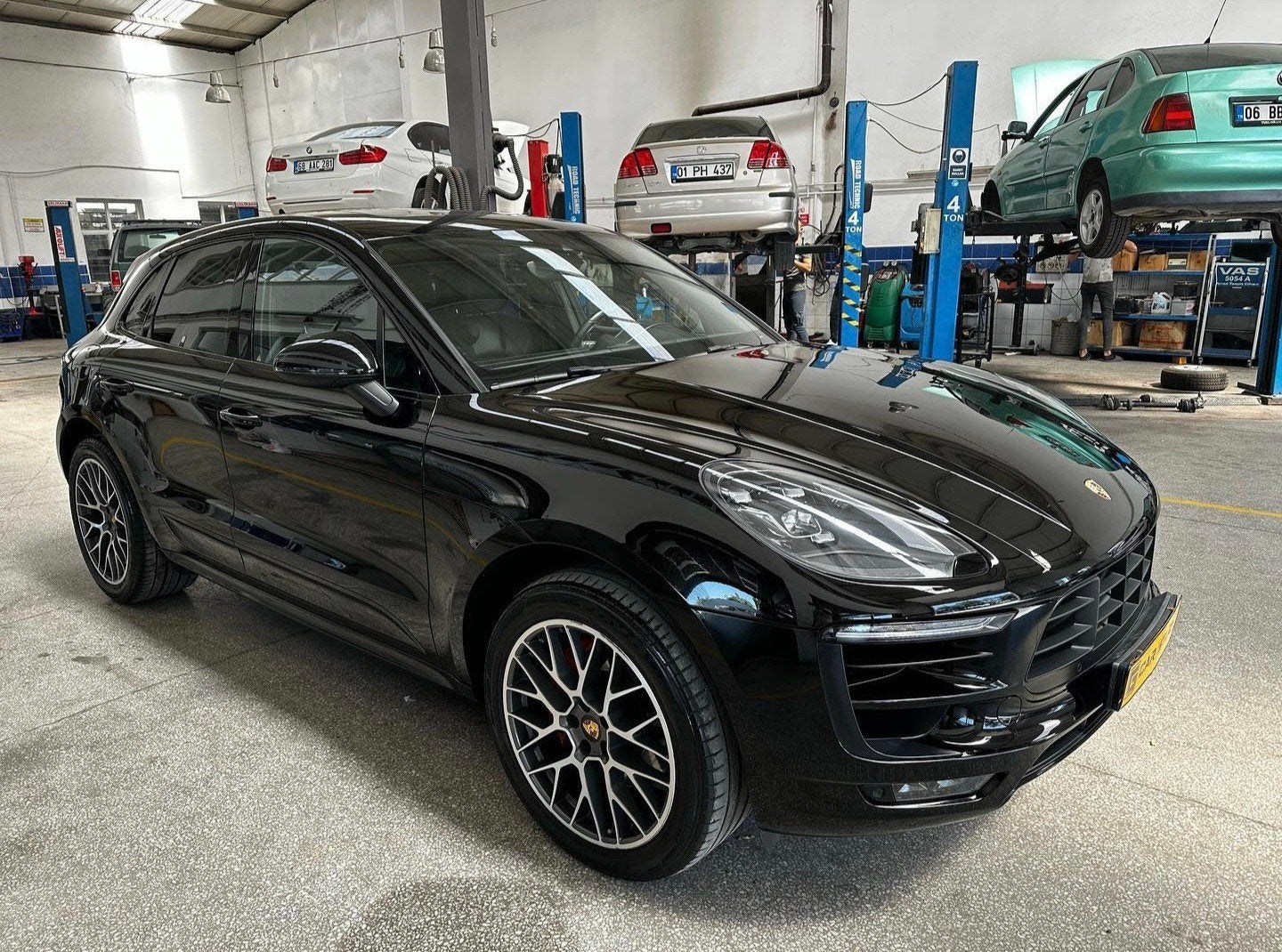 Foto 6 van Porsche Macan GTS 3.0 PANO 361PK • Luchtvering • SportChrono