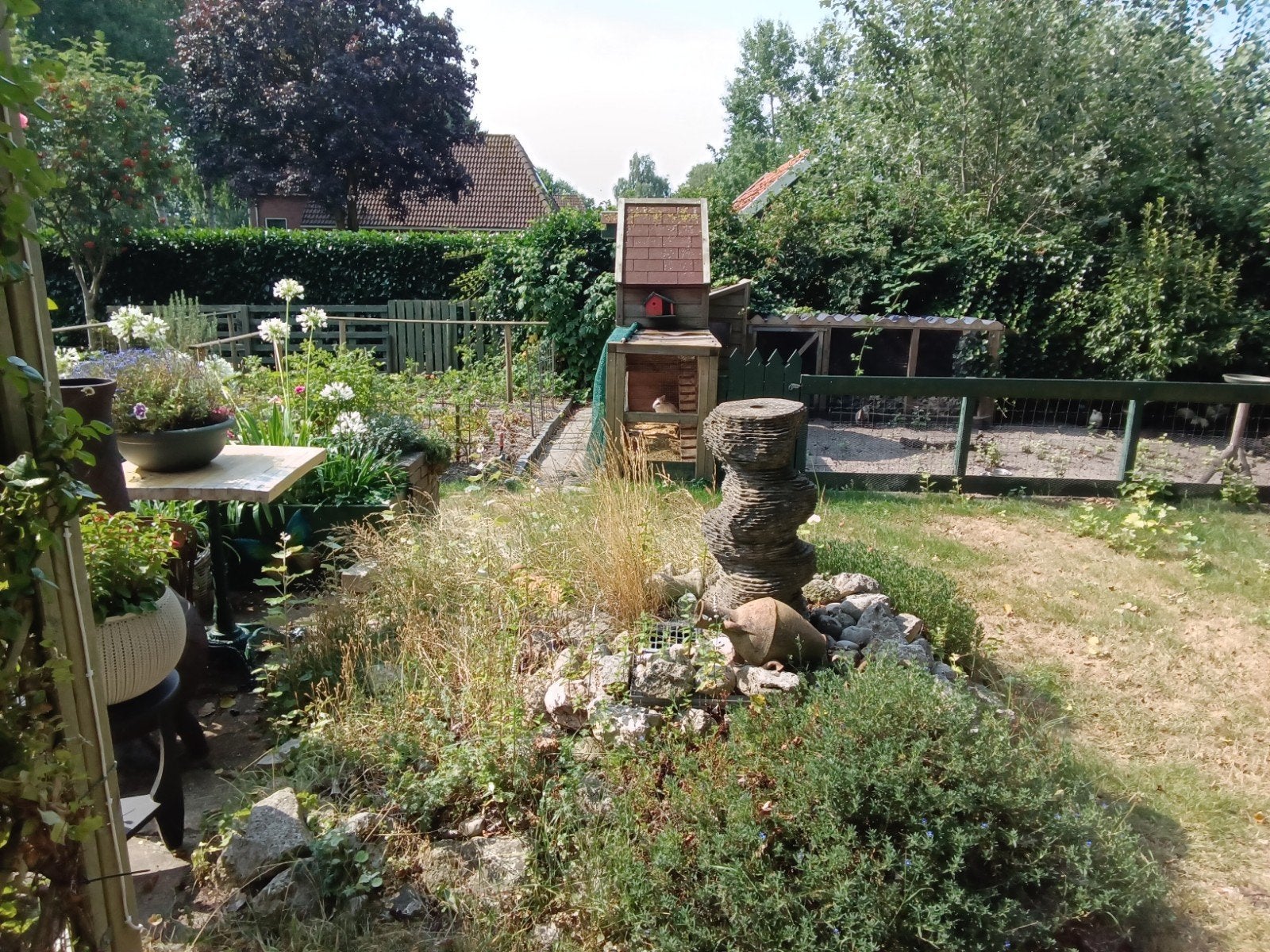 Fontein van gestapeld leisteen met rooster en opvangbak, Ophalen, Fontein