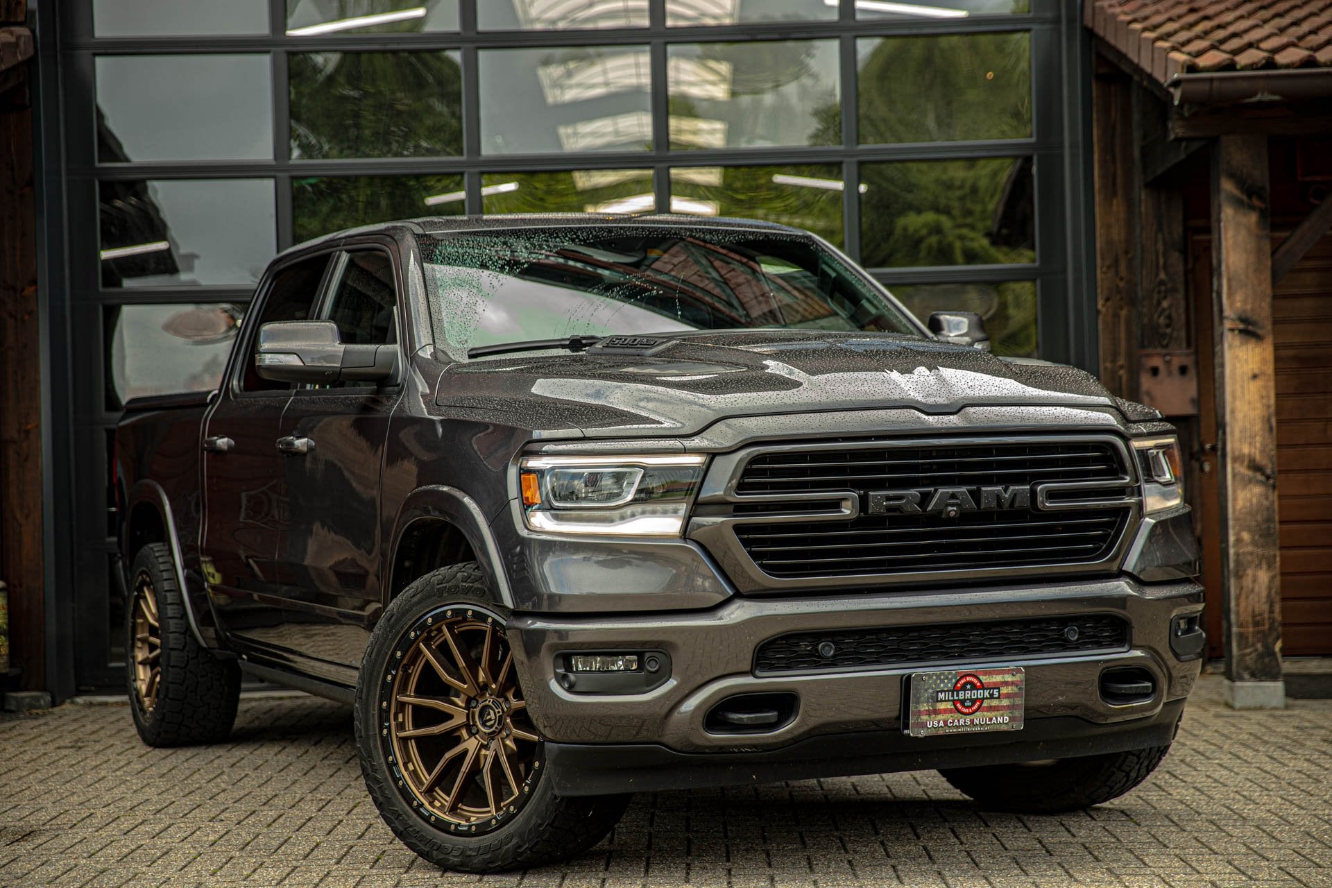 Dodge Ram 1500 5.7 V8 4x4 Crew Cab 5'7 Laramie Level 2 | luc, Auto's, Automaat, Gebruikt, 5654 cc, 402 pk