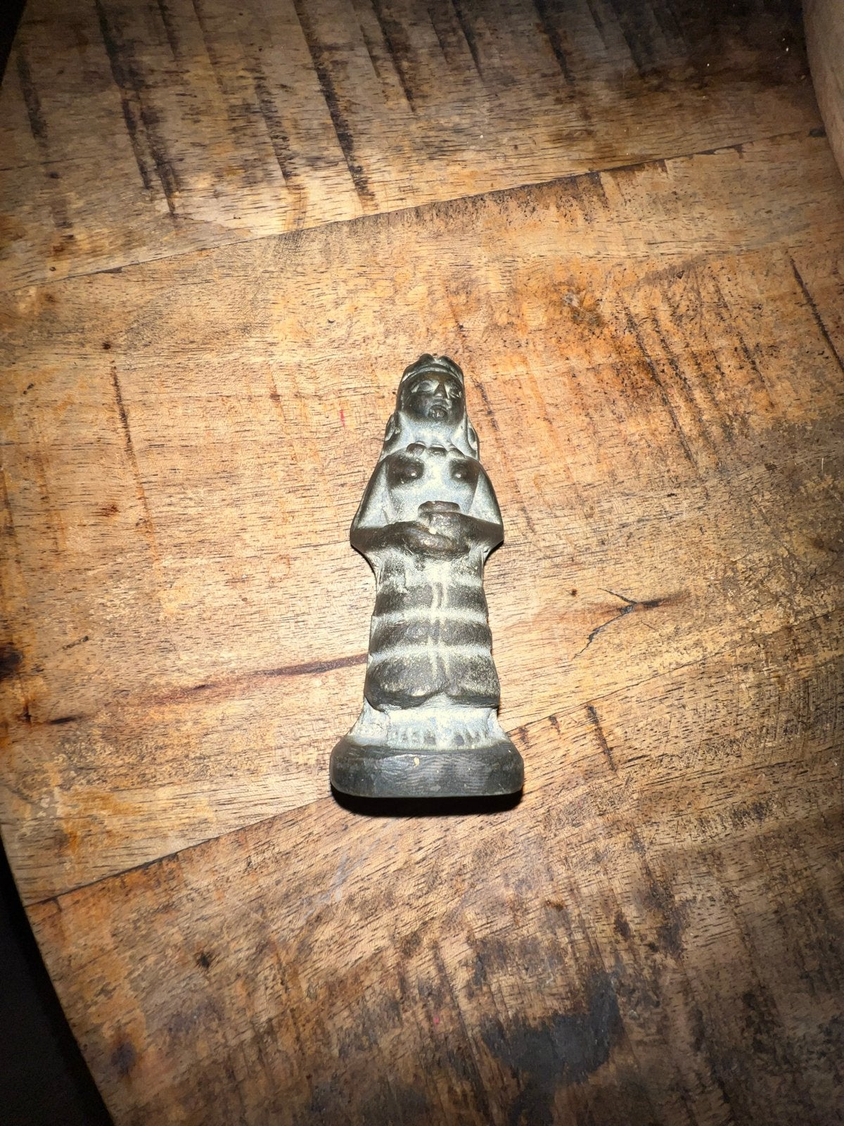 Antiek bronzen beeldje van een vrouw, Ophalen, Minder dan 20 cm, Beeld, Gepatineerd