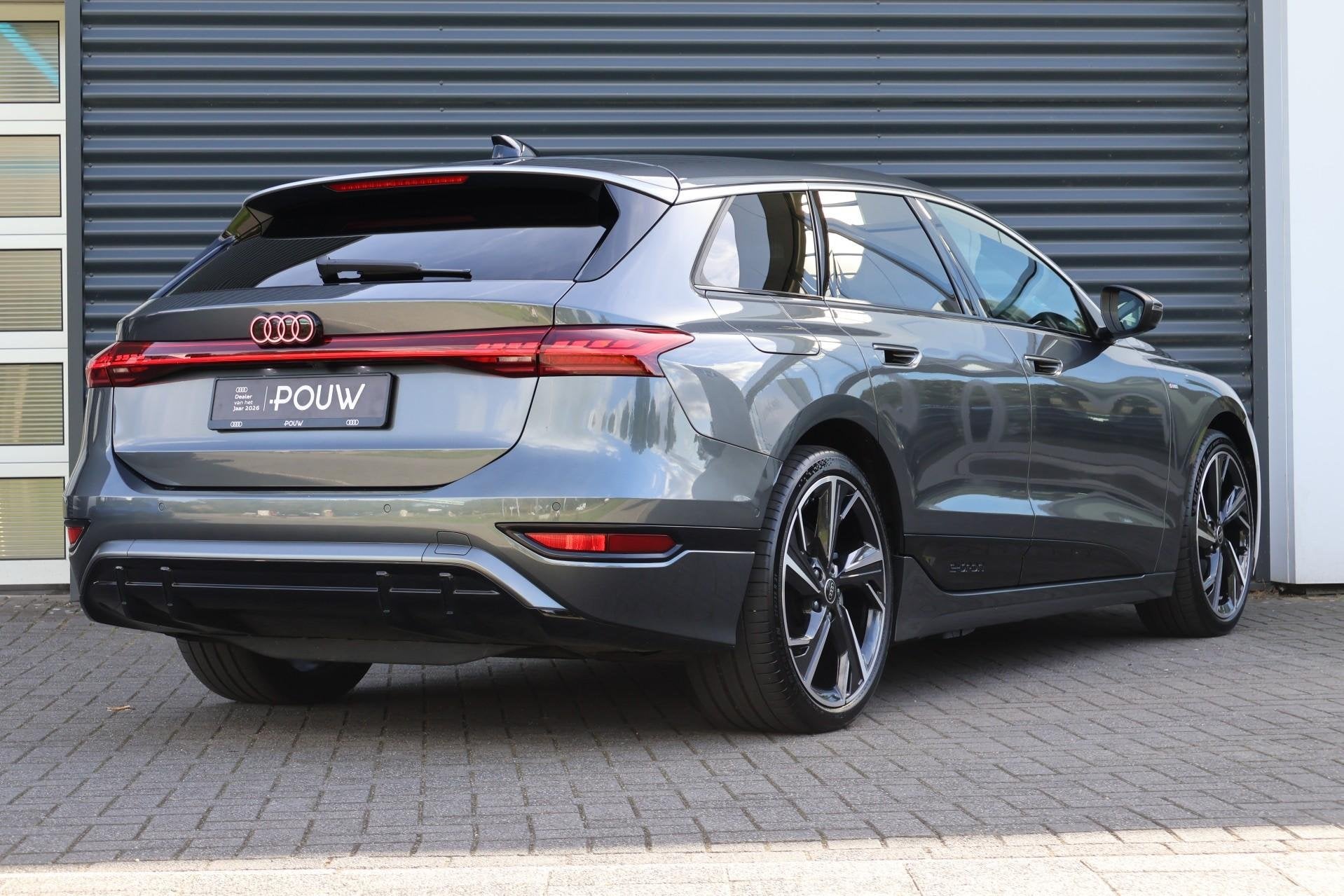 Audi A6 Avant e-tron 286pk S edition 83 kWh | Trekhaak | Bij, Auto's, Automaat, 12 maanden, Gebruikt, Zwart