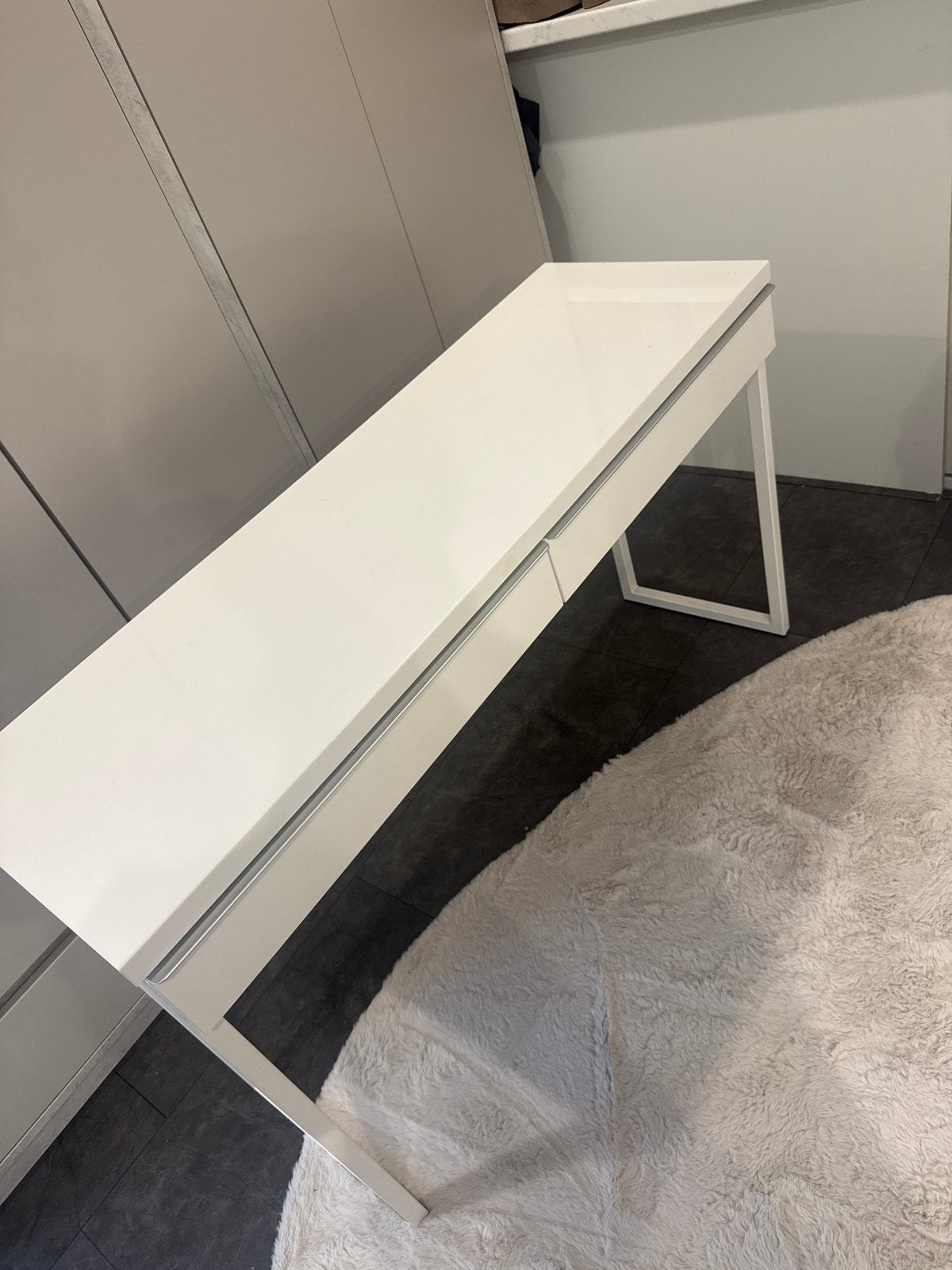 IKEA BESTÅ BURS Bureau Hoogglans Wit 120x40 cm, Huis en Inrichting, Bureaus, Gebruikt, Computerbureau, IKEA, Modern, Spaanplaat of MDF