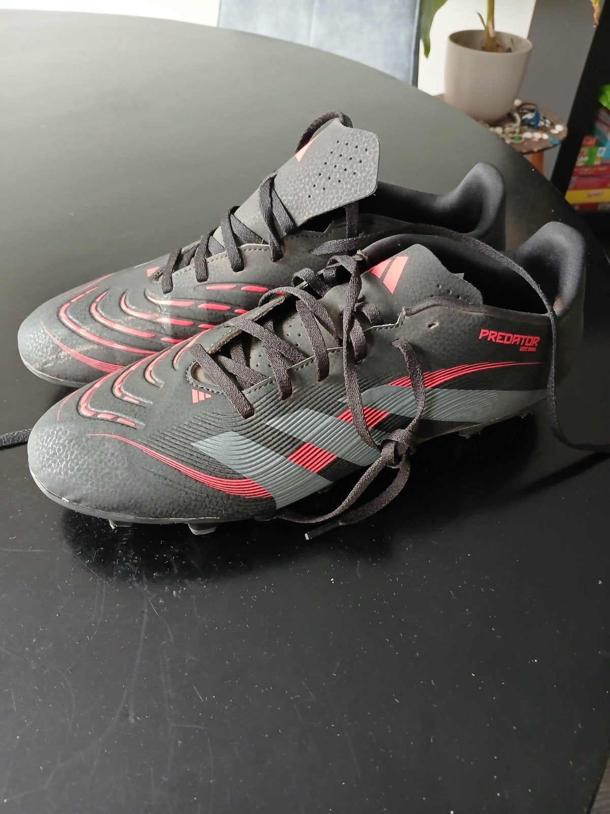 Adidas Predator voetbalschoenen - Zwart/Rood maat 47 1/3, Sport en Fitness, Voetbal, Maat XS of kleiner, Ophalen of Verzenden