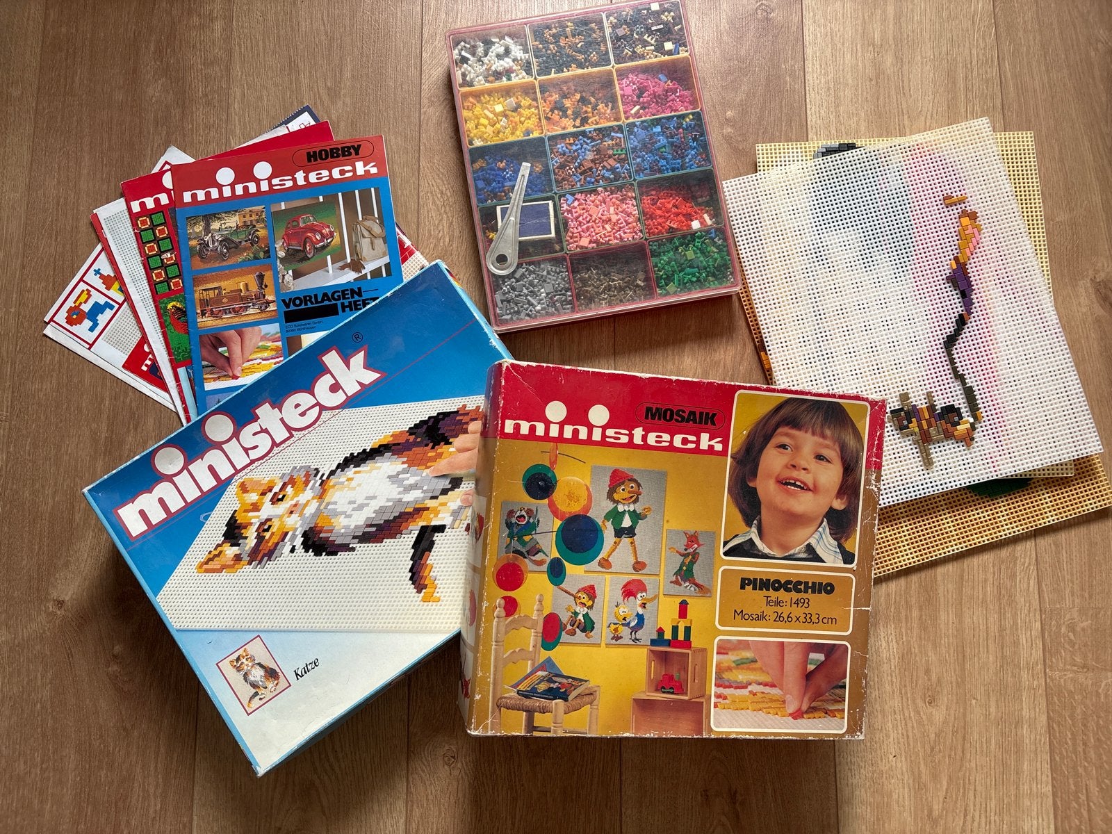 Grote Ministeck collectie: dozen, platen, boekjes en steentj, Hobby en Vrije tijd, Ministeck, Ophalen of Verzenden, Gebruikt, Overige typen