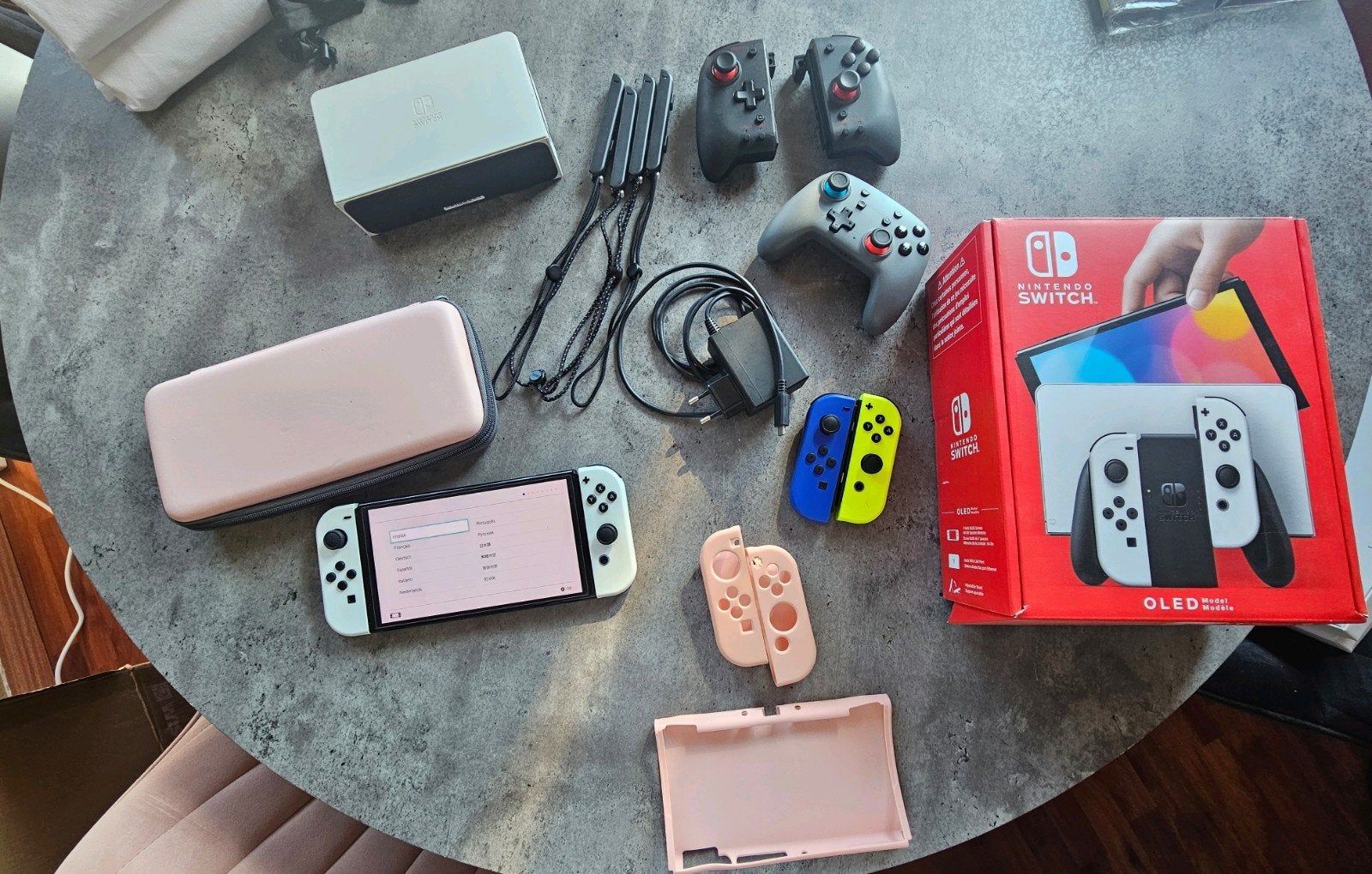 Nintendo switch OLED, Spelcomputers en Games, Spelcomputers | Nintendo DS, Ophalen of Verzenden, Zo goed als nieuw, Wit, Met beschermhoes of tas