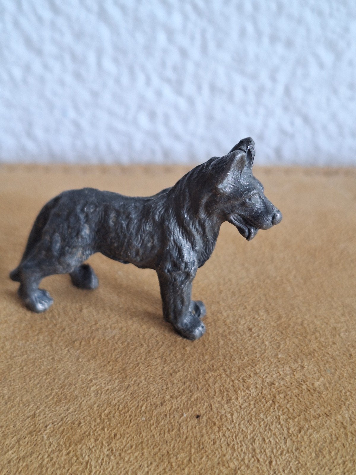 Vintage metalen beeldje Duitse herder, Ophalen, Zo goed als nieuw, Dier