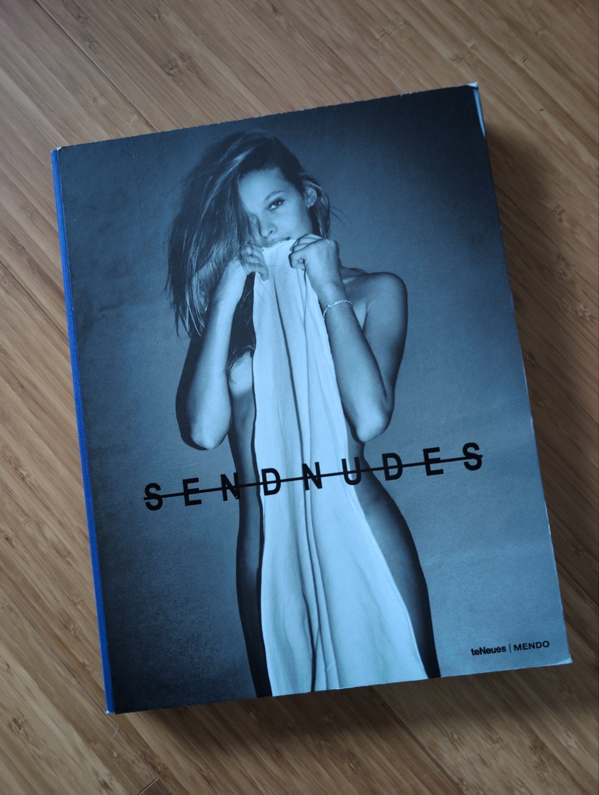 #SENDNUDES – teNeues/MENDO fotoboek, zeer goede staat
#SENDN, Ophalen of Verzenden