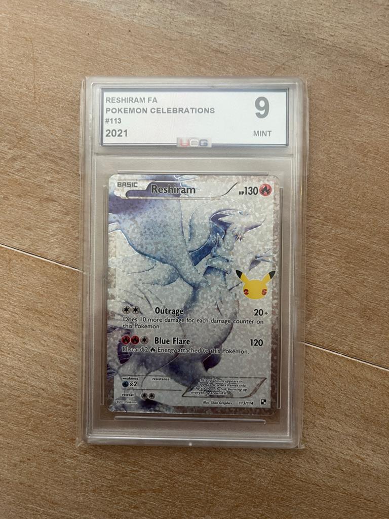 Pokémon Celebrations Reshiram (UGC Graded 9 Mint), Ophalen of Verzenden, Zo goed als nieuw, Losse kaart, Foil