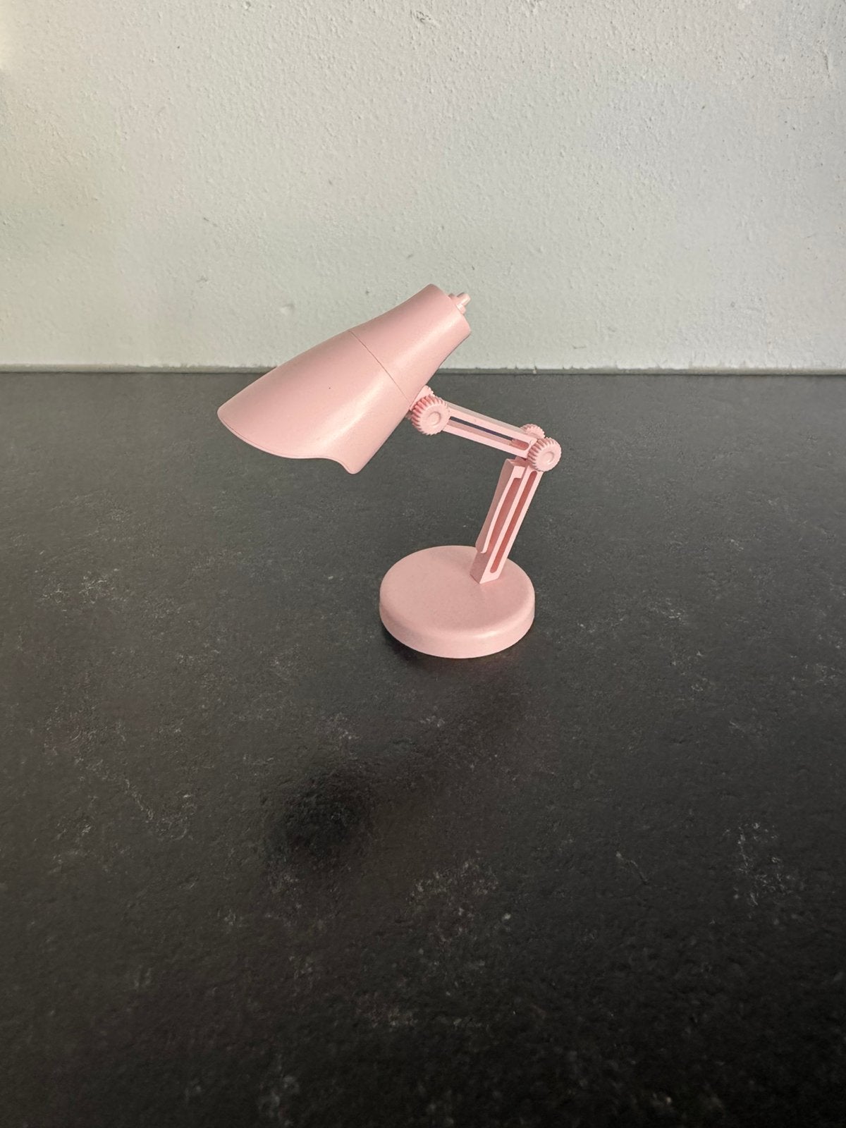 Bureaulamp voor in het poppenhuis schaal 1:6 barbie / blythe, Ophalen of Verzenden, Zo goed als nieuw, Poppenhuis