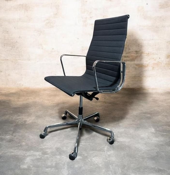 Vitra EA 119 Aluminium Chair | Charles & Ray Eames | zwart, Gebruikt, Zwart, Ophalen of Verzenden, Nvt