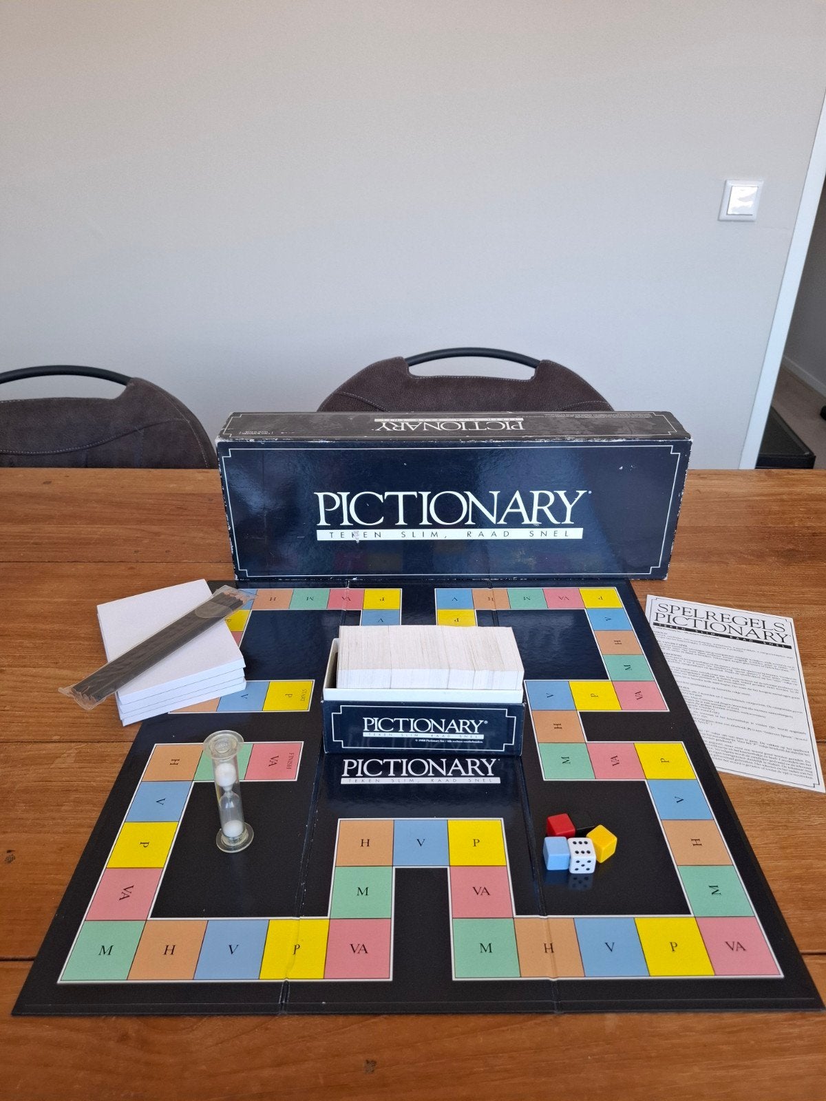 Pictionary, Vijf spelers of meer, Ophalen of Verzenden, Zo goed als nieuw, Parker Brothers