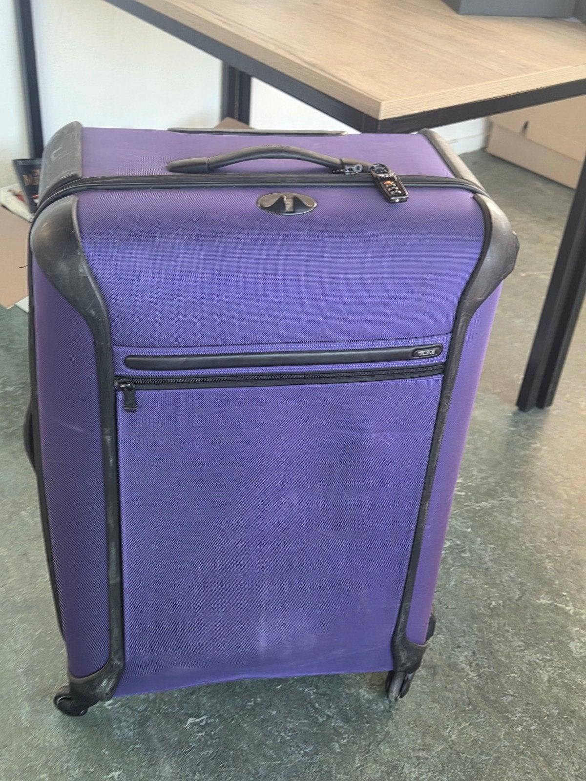 TUMI Koffer - Paars met Wieltjes en Uitschuifbare Handgreep, Ophalen, 30 cm of meer, Gebruikt, Paars