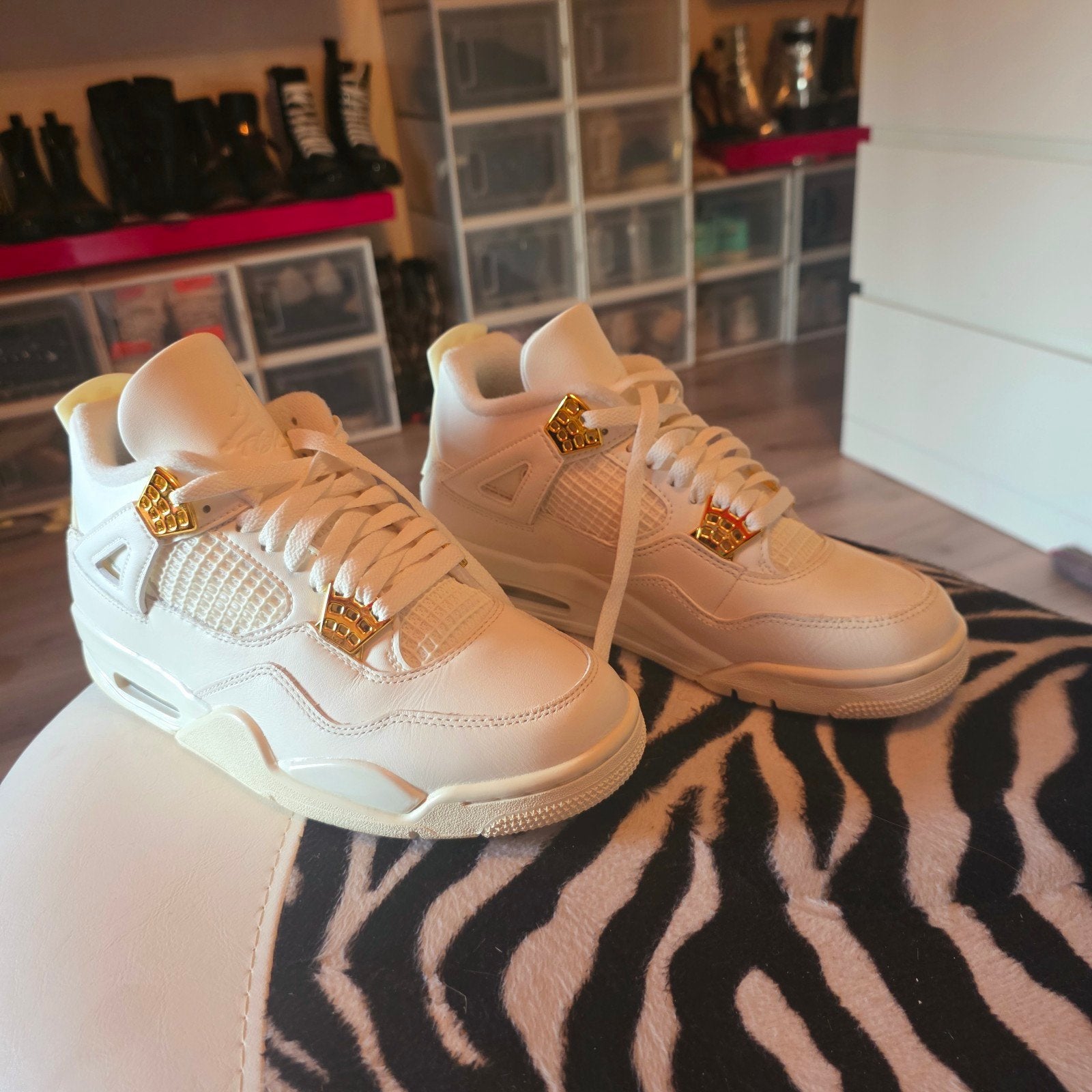 Jordan 4 Retro 'Metallic Gold' - Maat 39, Ophalen of Verzenden, Zo goed als nieuw, Sneakers of Gympen