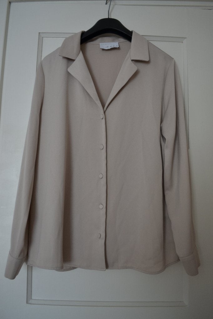 Satijnen blouse beige maat 44, Kleding | Dames, Blouses en Tunieken, Primark, Beige, Maat 42/44 (L), Nieuw